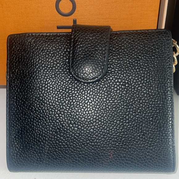 🔥EUC Chanel caviar bifold wallet🔥 Full inclusion - Picture 3 of 10